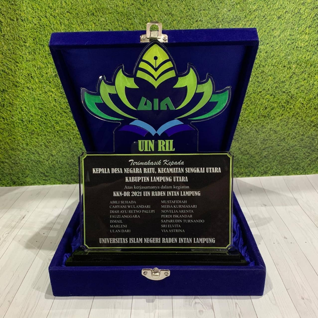 Plakat penghargaan | Hadiah unik | Plakat wisuda I Kado wisuda I Plakat akrilik