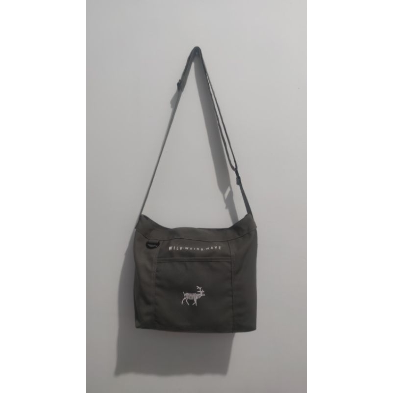 [Preloved] Svggest Sling Bag Deerwaves Grey