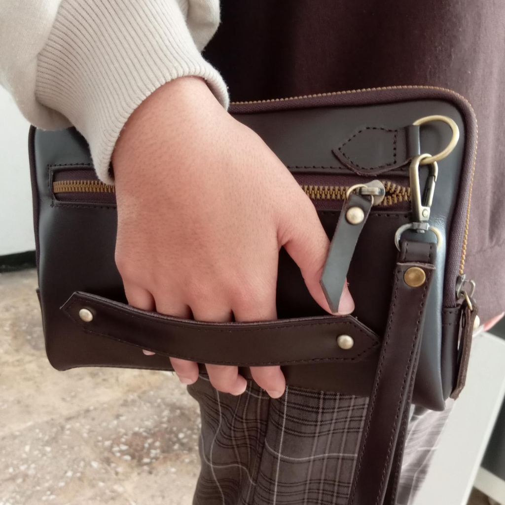 Clutch Handbag Pria Kulit Sapi Garut Bisa Custom Nama Di Bagian Luar Tas