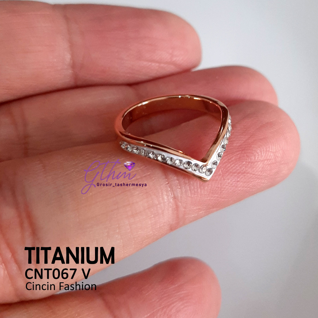 Cincin Wanita Titanium V shape Elegan Fashionable Perhiasan Fashion Import Premium Anti karat cnt067