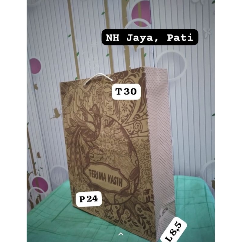 

Paperbag Batik Besar ukuran24x8,5x30|Taskertas Batik
