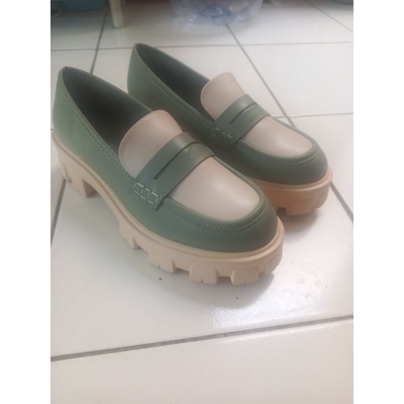Preloved Donatello Loafer Shoes (Like New)