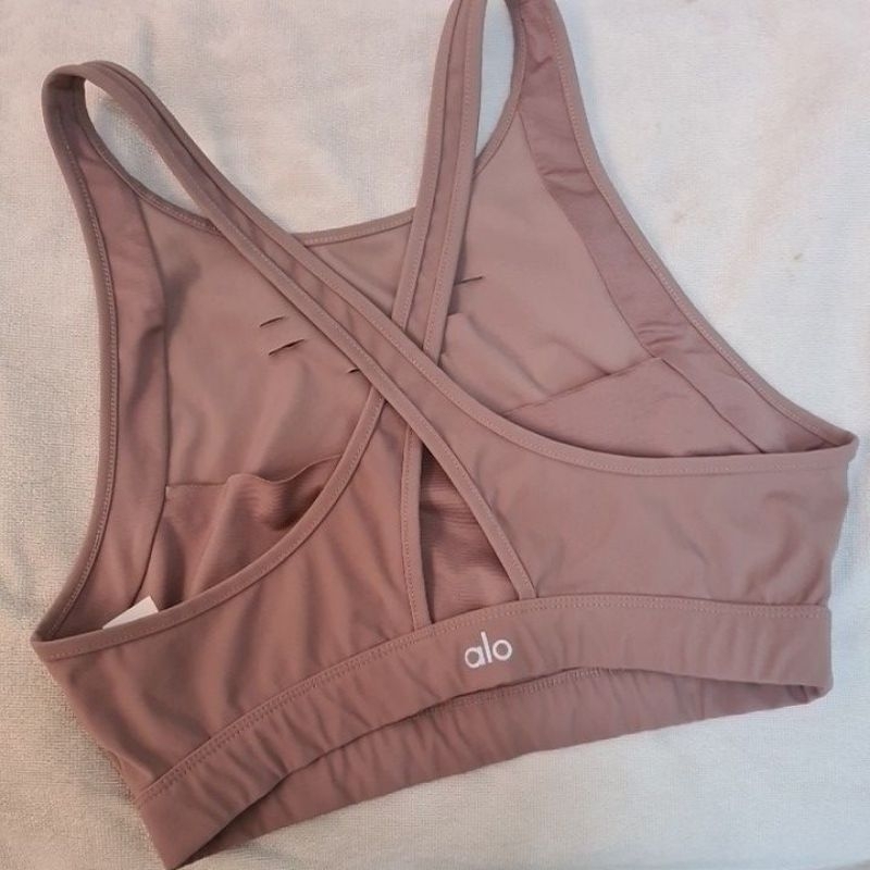 Preloved Alo Yoga Ripped Warior