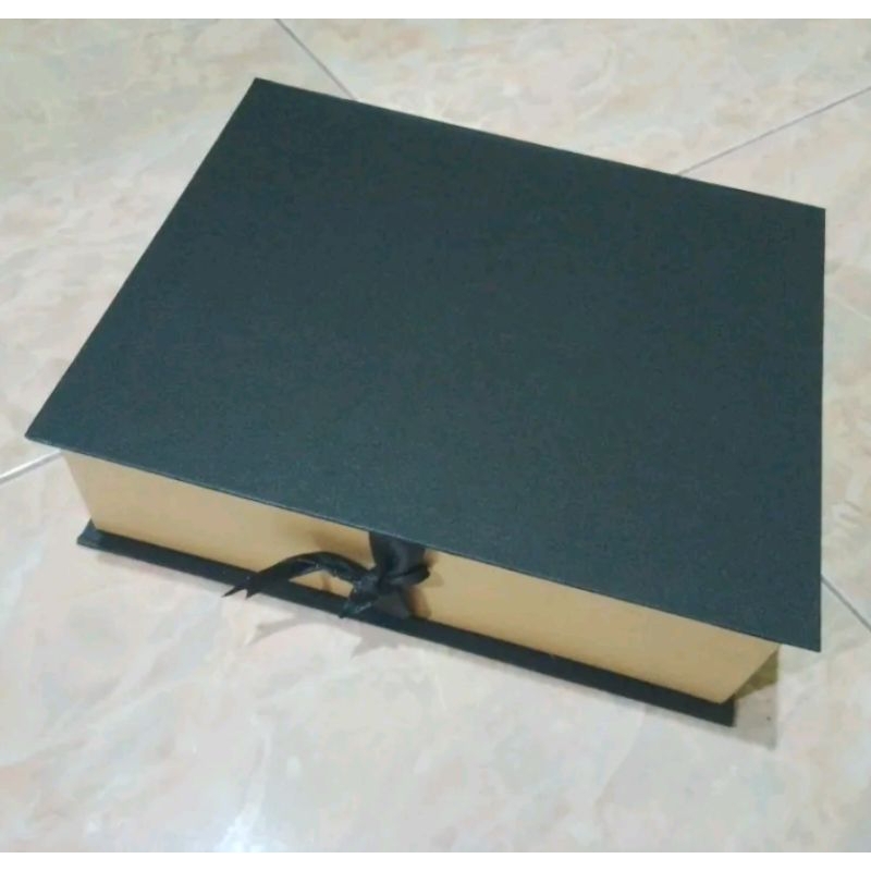 hardbox/kotak kado tipe buku ulang tahun custom ukuran 30x20x5