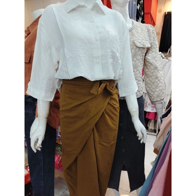 Kemeja Putih crop
