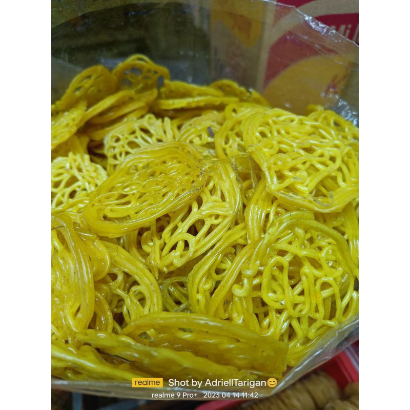 

Kerupuk Mie Kuning mentah 500gr