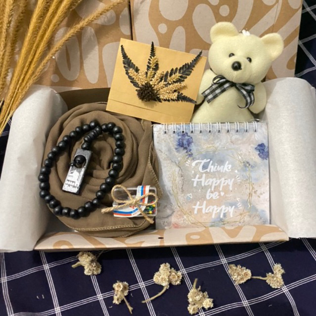 

Bismillah ready stok!!!Hampers hijab HIJAB BELLA SQUARE Premium/ HAMPERS LEBARAN / KADO ULANG TAHUN CEWEK / Weddings / Hampers Ulang Tahun Cewek / Hampers Cewek / GRADUATION