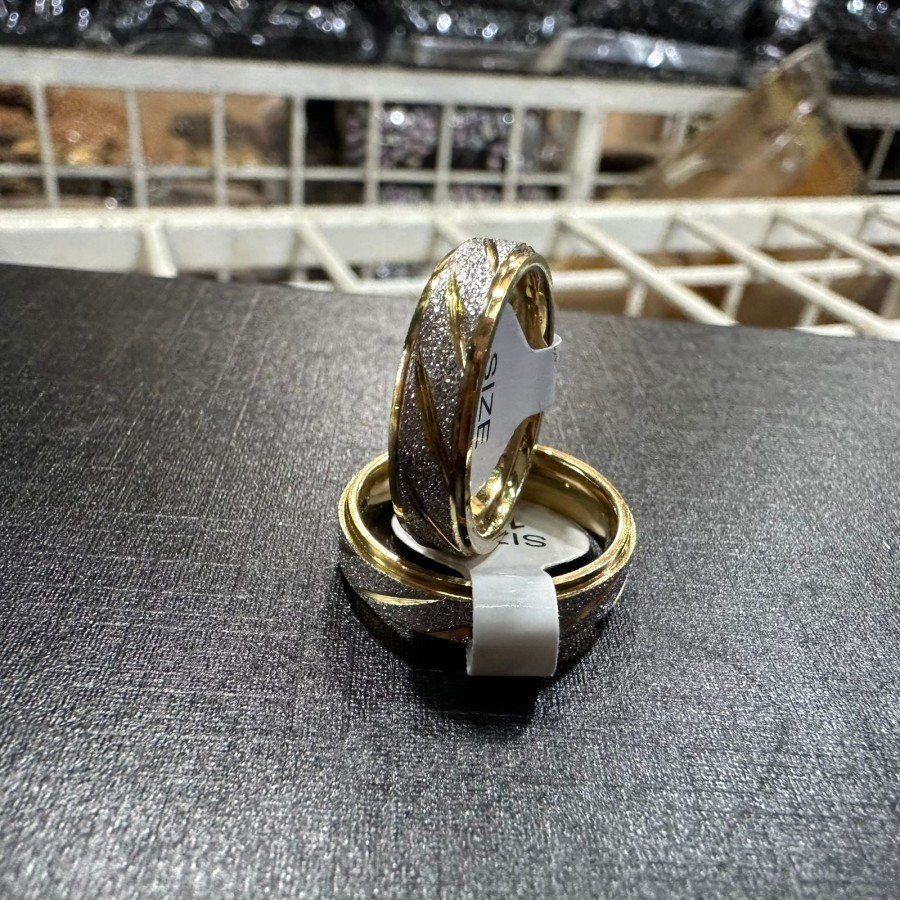 Cincin Titanium Couple Pria Wanita Wedding Tunangan Anti Karat