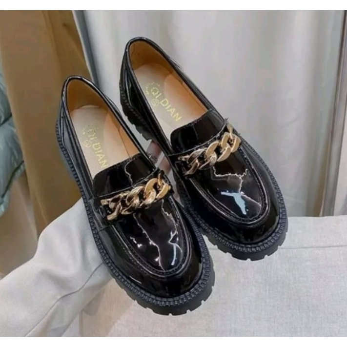 Sepatu Wanita Docmart Fashion / Sekolah / Loafers Motif Rantai Gold Hitam Trend Berkualitas