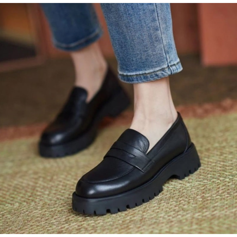 Sepatu Wanita Docmart Fashion / Sekolah / Loafers Motif Polos CK Hitam Trend Berkualitas