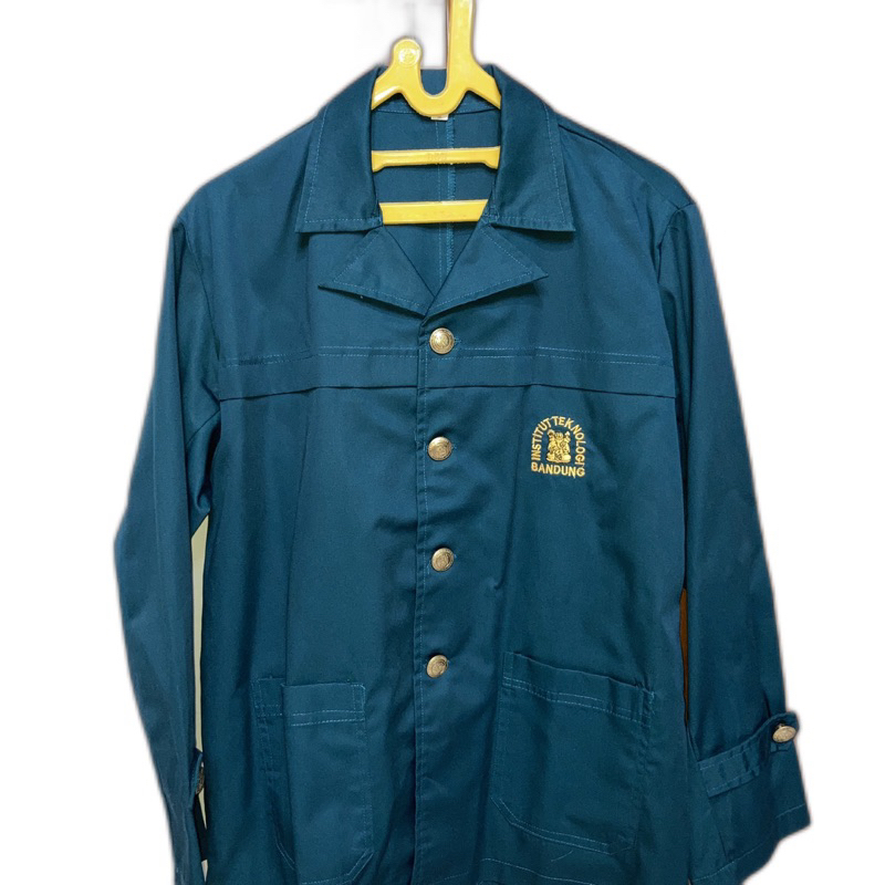 Jaket almamater ITB