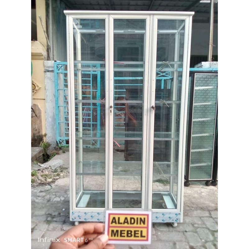 Lemari anak Roda frame putih bening polos