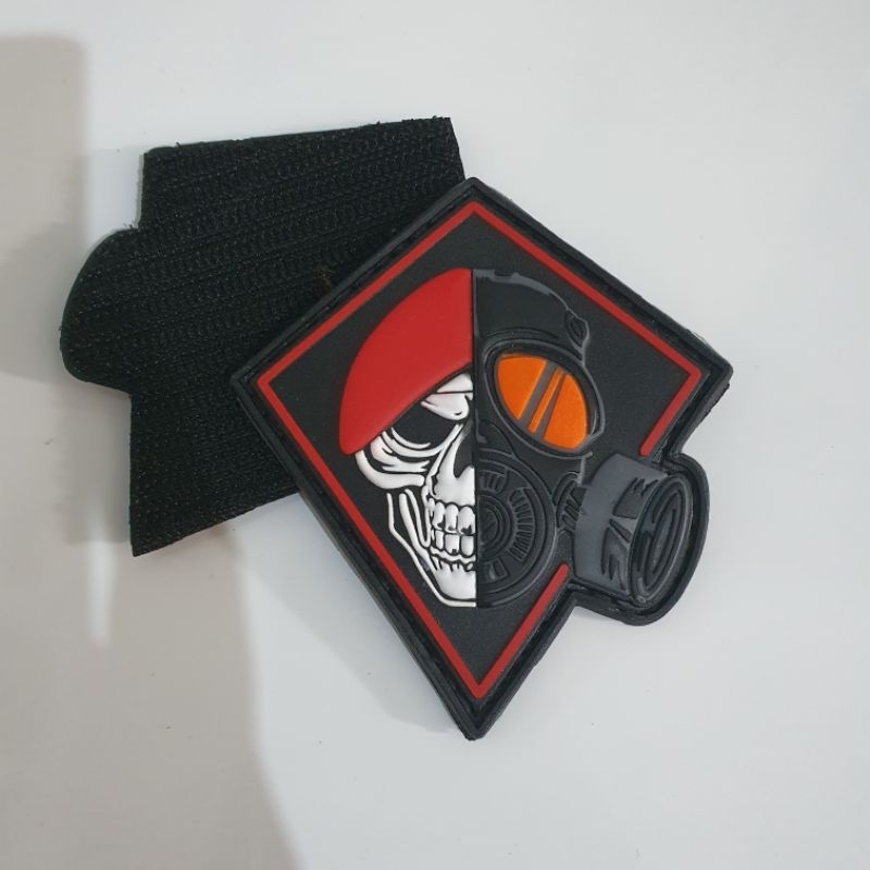 patch rubber logo tengkorak baret merah kopassus / tempelan emblem karet velcro