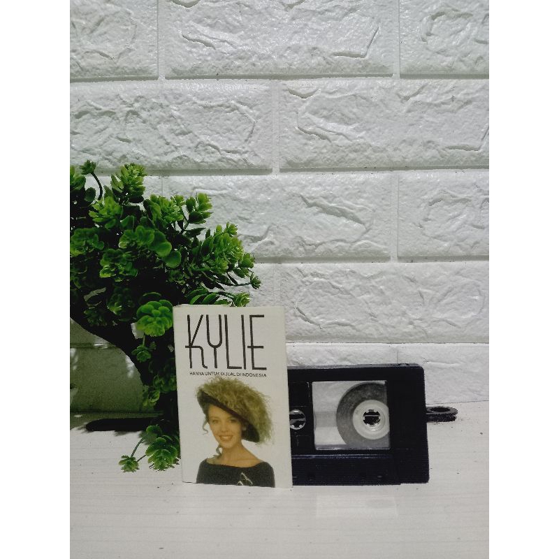 Kaset KYLIE