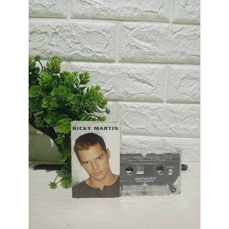 Kaset RICKY MARTIN - RICKY MARTIN