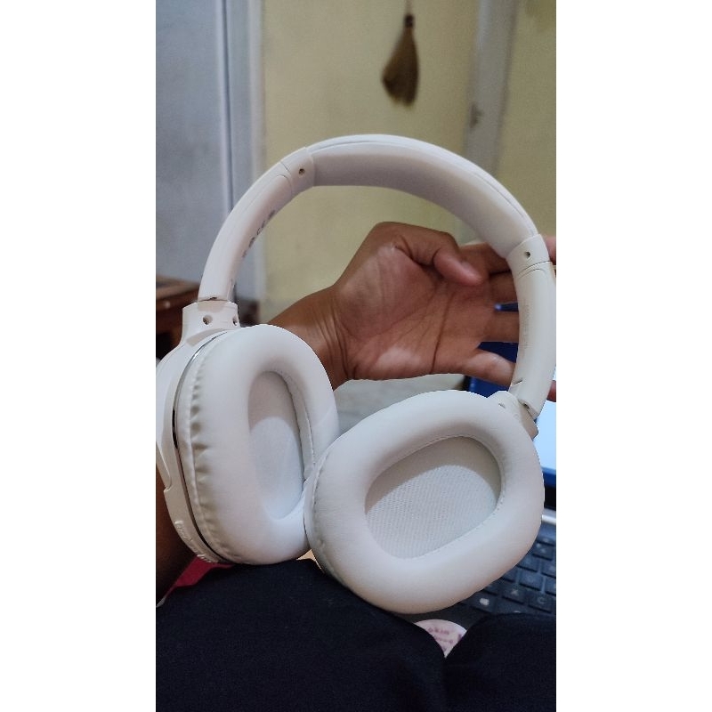 PRELOVED HEADPHONE BASEUS