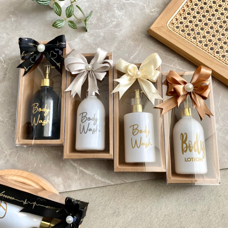 

SOUVENIR PERNIKAHAN HAMPERS KADO UNTUK BERBAGAI ACARA BOTOL PUMP AESTHETIK