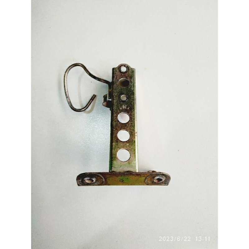 Breket Body Depan Tameng Dasi Mio Sporty ( Original )