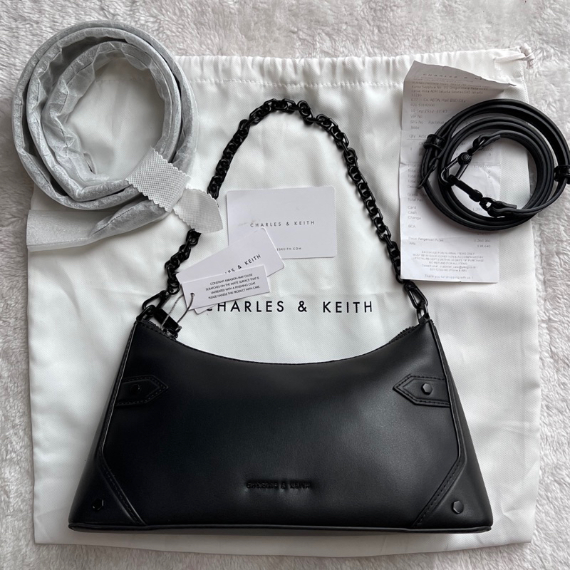 [ONLY BAG NO DUSTBAG] Tas Charles and Keith Chain Handle Ultra Matte Black Original Preloved