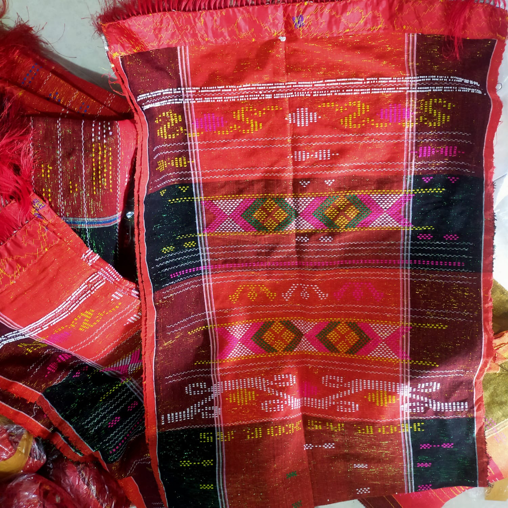sadum cantik simata 4 / ulos adat batak toba / ulos sadum si mata 4