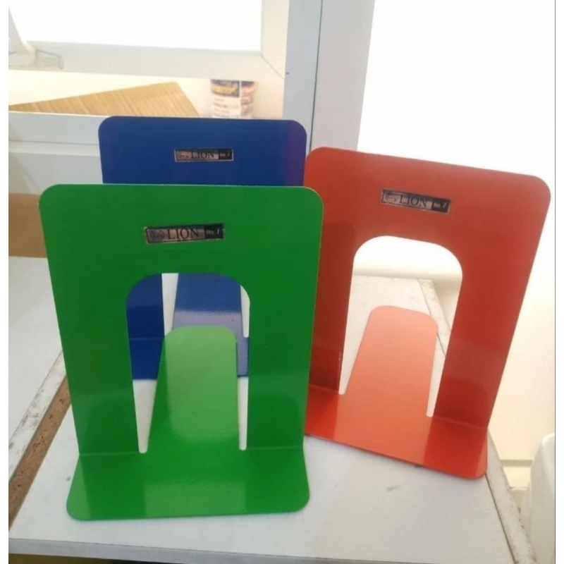 

SANDARAN BUKU LION NO 7/BOOK STAND LION
