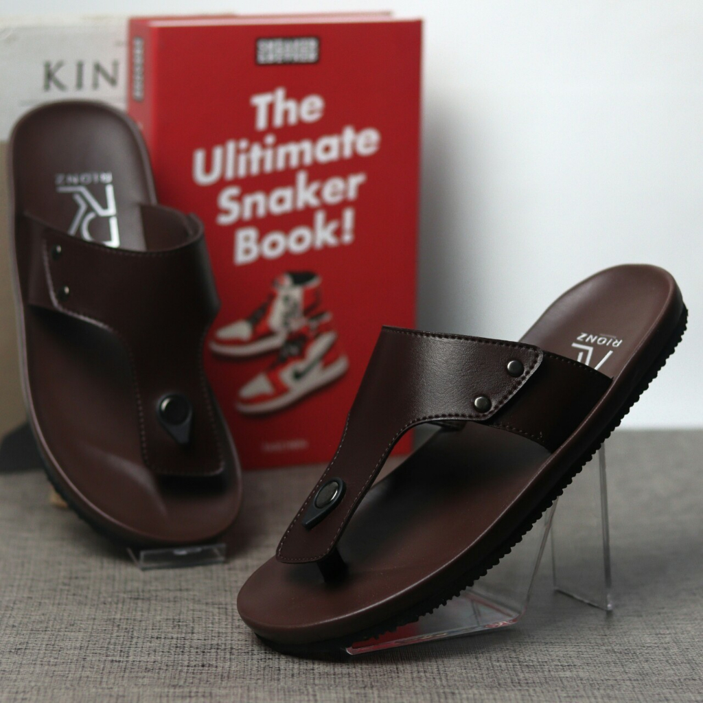 RIONZ CARLOS - Sandal Pria Jepit Kulit PU Hitam Coklat  Gaya Kekinian Murah - Sandal Casual Pria Cowok Flip Flop Original Terbaru