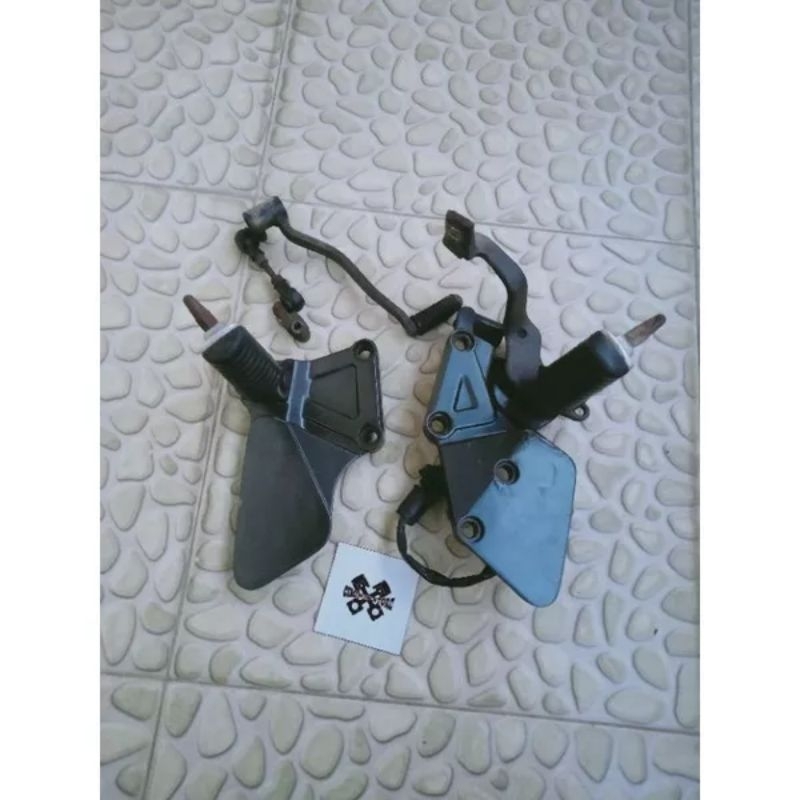 Footstep Step depan Ninja 150 RR new original pijakan kaki depan ninja rr new ori