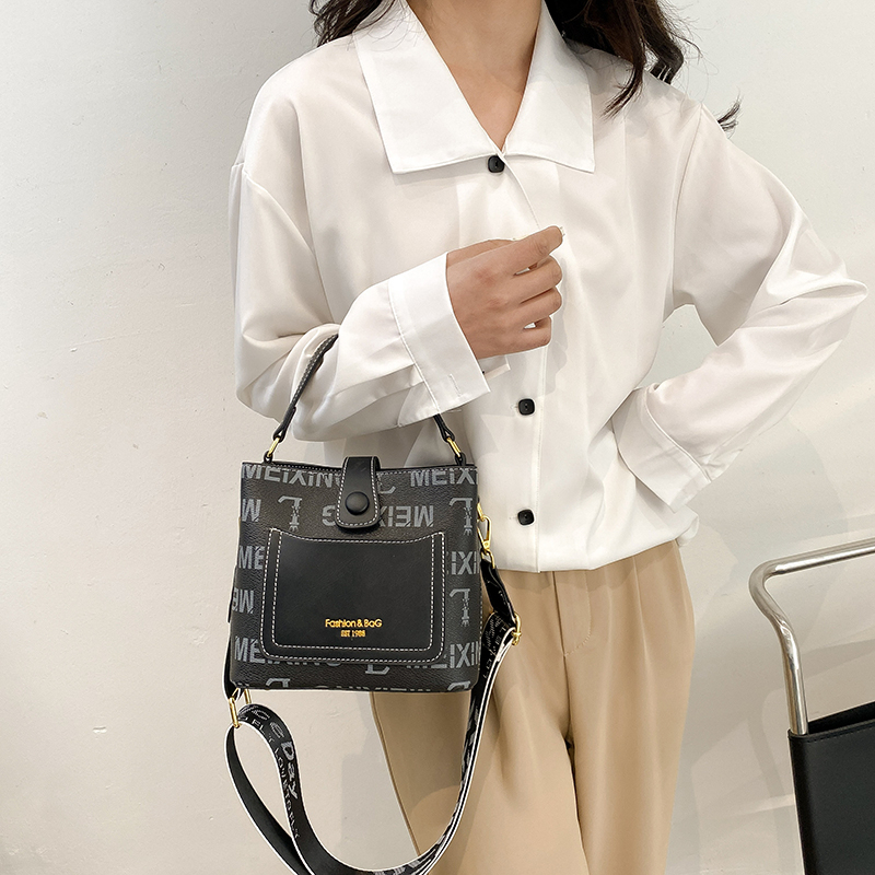 Tas Selempang Wanita Import Fashion 8386C