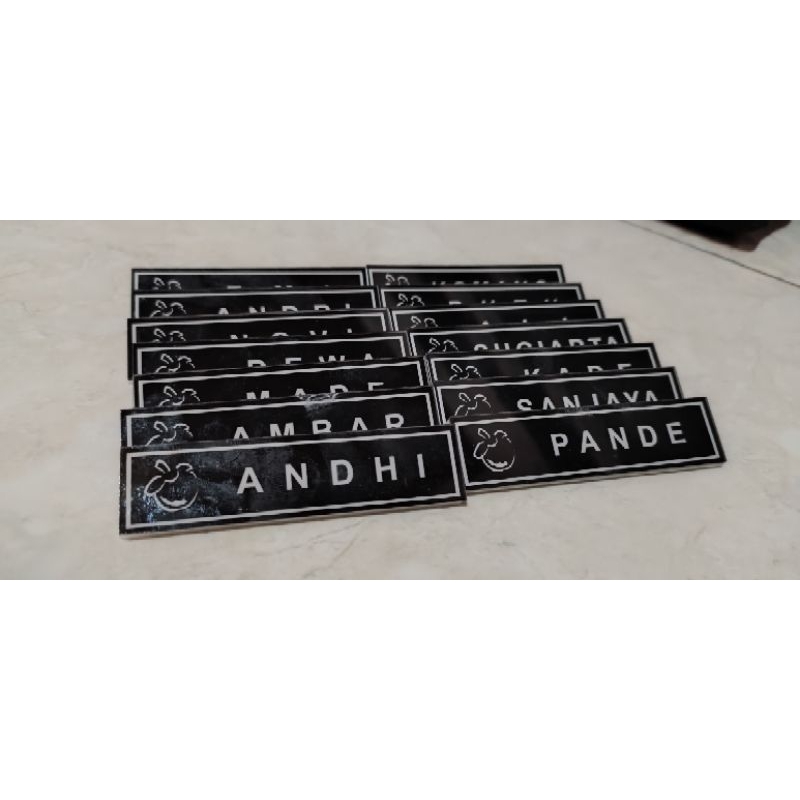 

NAME TAG KOTAK ACRYLIC
