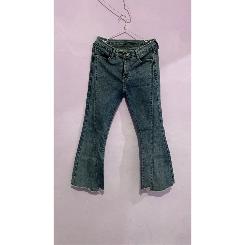 PRELOVED JEANS CUT BRAY