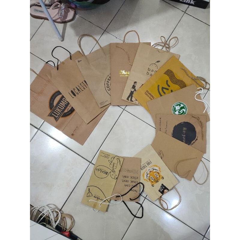 

Paper bag random - harga 1 paket sesuai di foto