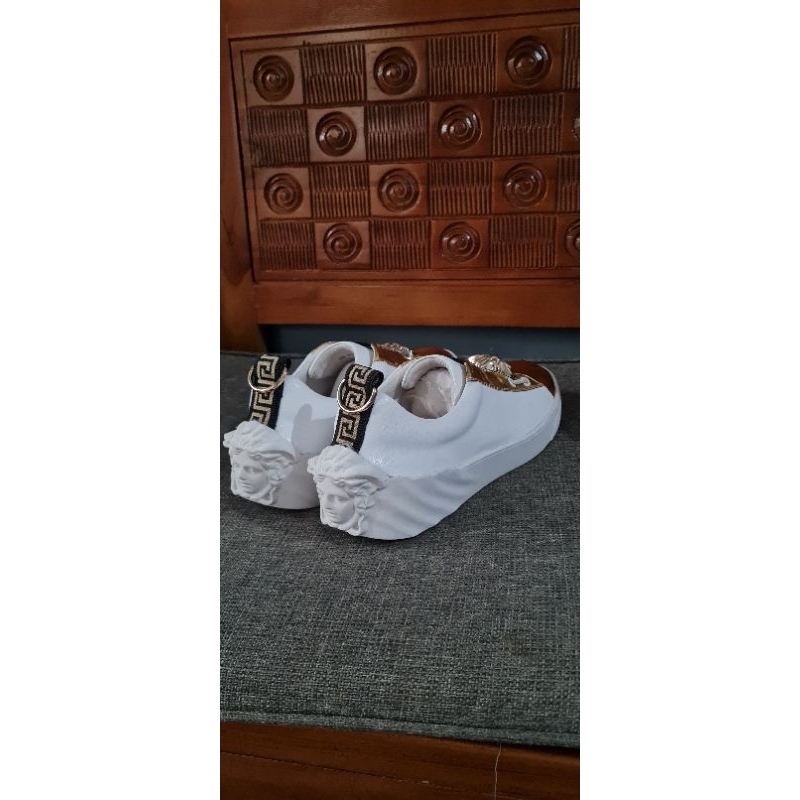 khusus hari ini Preloved Sepatu Versace kulit size 44, like new original