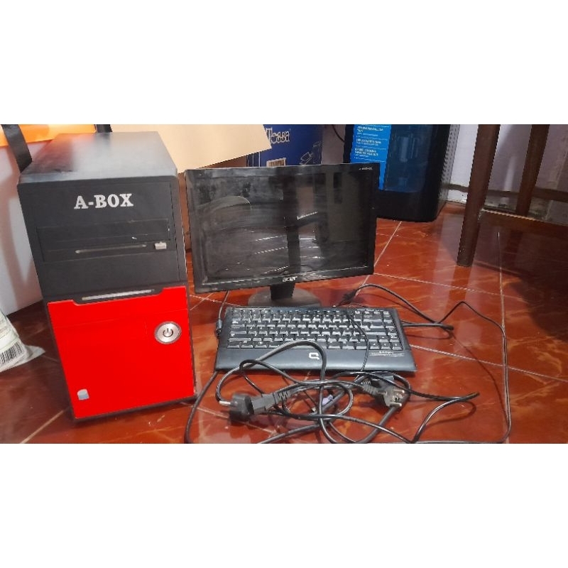 satu set komputer second