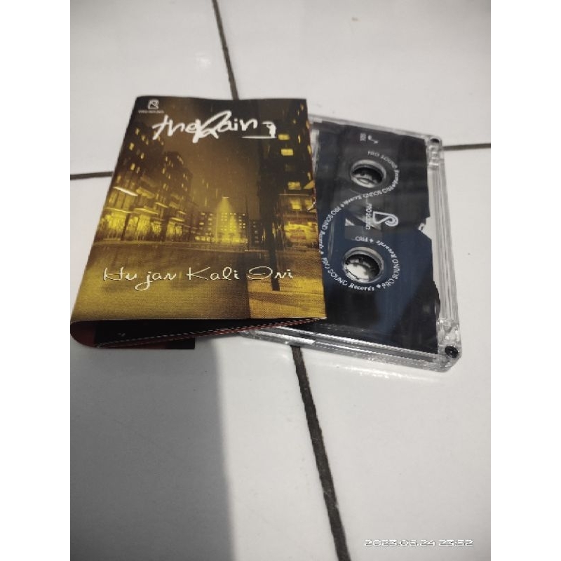 kaset pita the rain / kala hujan turun