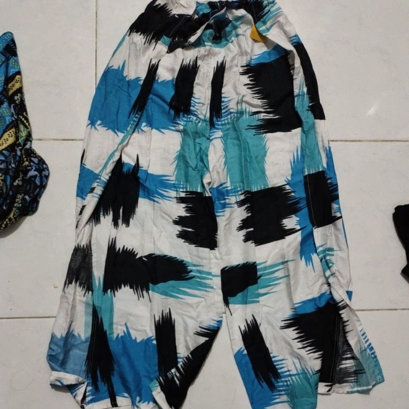 Celana panjang Bali Krisna