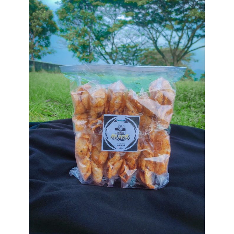 

Krupuk nasi cemilan gurih pedas renyah harga per pack isi 12pcs