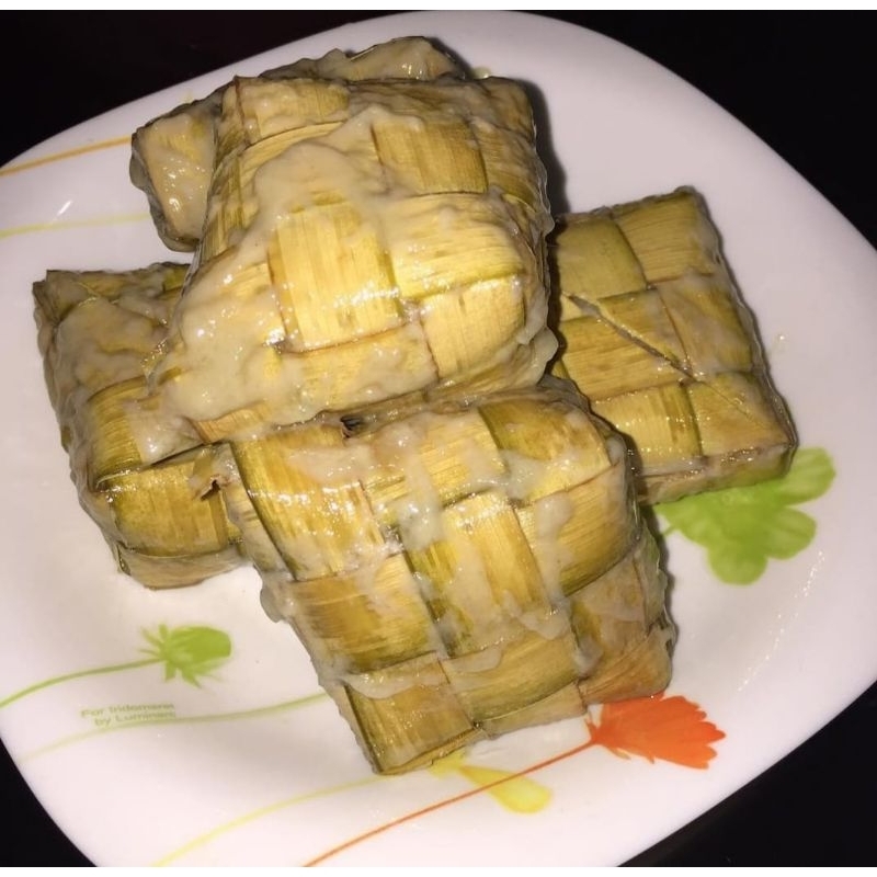 

Kue Ketupat Ketan Legit Khas Padang