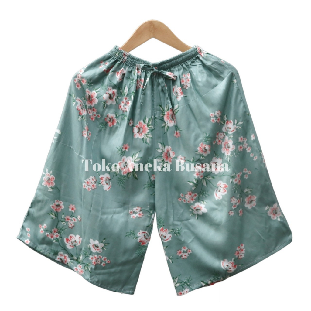 Celana Pendek 3/4 Wanita Dewasa