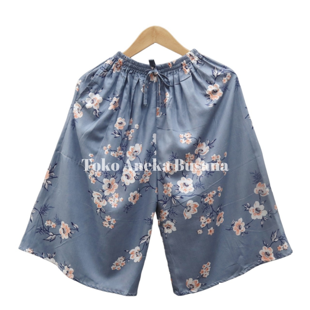 Celana Pendek 3/4 Wanita Dewasa