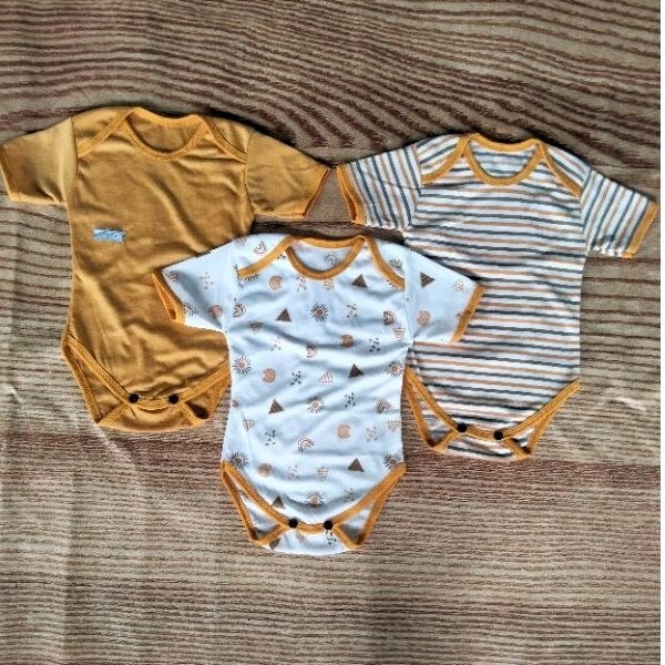 3 pcs jumper pendek bayi seri warna mustard