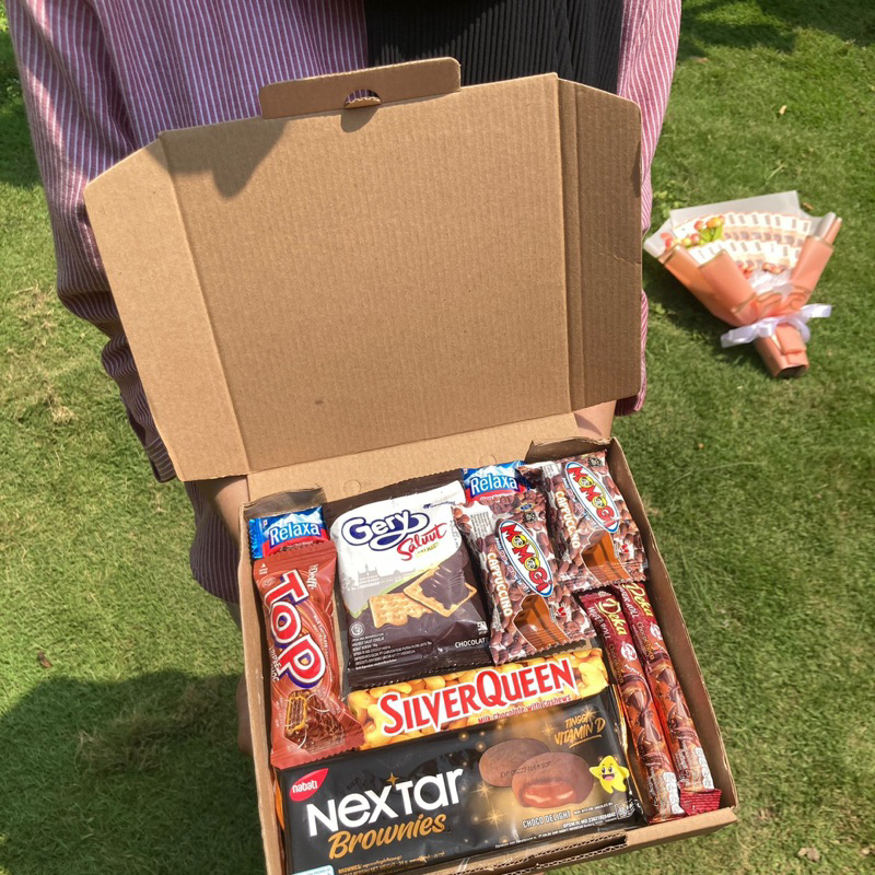 

KADOIN | Gift Box Big Aestetic Hadiah Ulang Tahun Wisuda