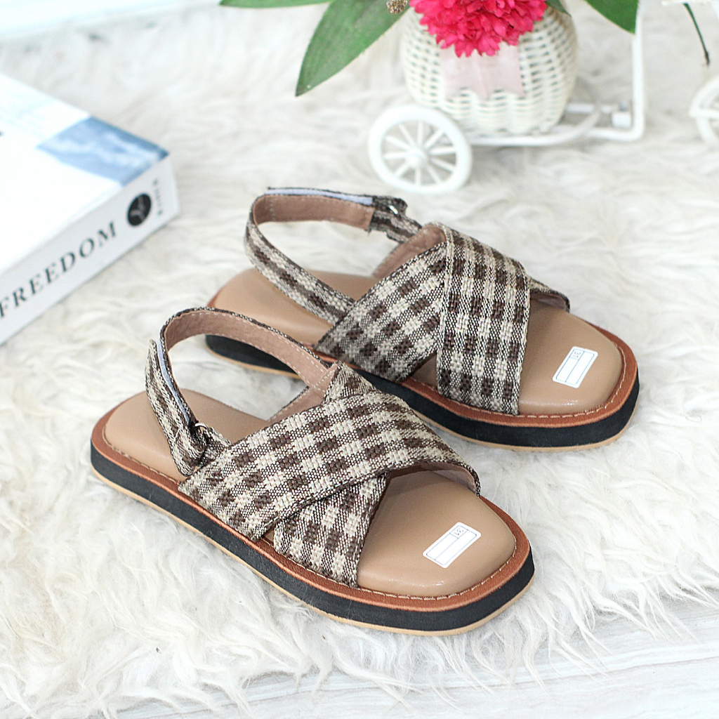 Sandal anak flat silang tali belakang motif kotak kotak - MAUDY KIDS