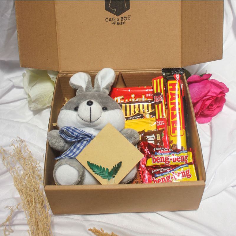 

HAMPERS SIMPLE/HAMPERS BONEKA/SNACK BOX/HADIAH