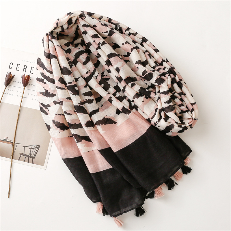 ITSFRIDAY MULAN Scarf - Premium Pashmina Shawl Selendang Syal Pasmina Hijab Import Motif Leopard Hitam Cream Tassel