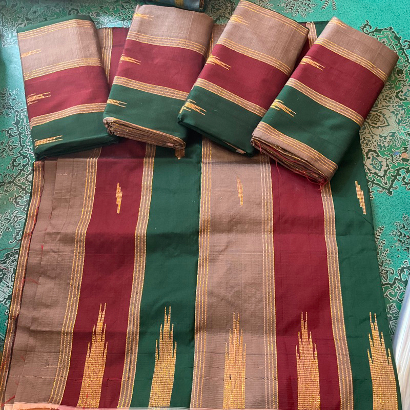 Sarung sutra sengkang adat Bugis makassar