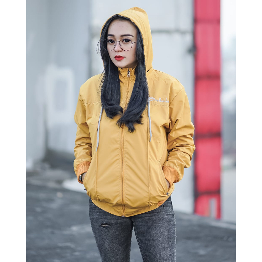 ￼JAKET PARASUT WANITA POLOS RUNNING OLAHRAGA  CEWE WATERPROOF WINDPROOF BROTHERDO