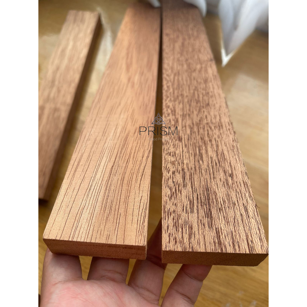 Papan kayu palapi meranti merah polos ukuran 4x7x55 Cm