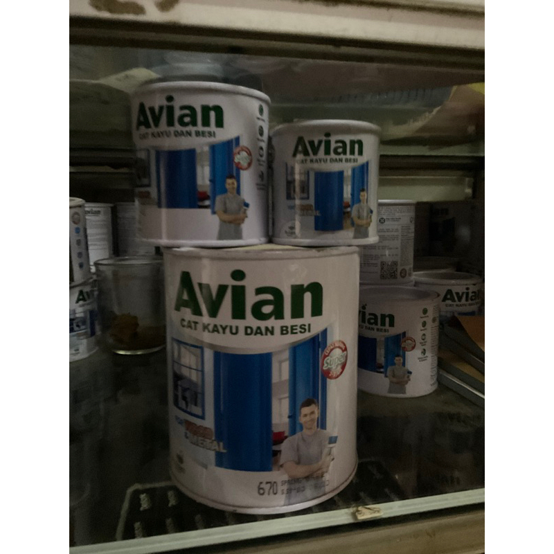 Avian Cat 1kg Kayu dan Besi Super White