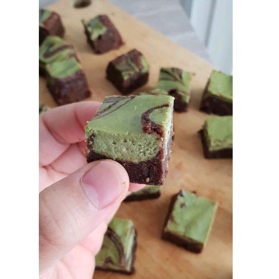 

GLUTEN FREE SUPERFOOD BROWNIES MATCHA CUBES