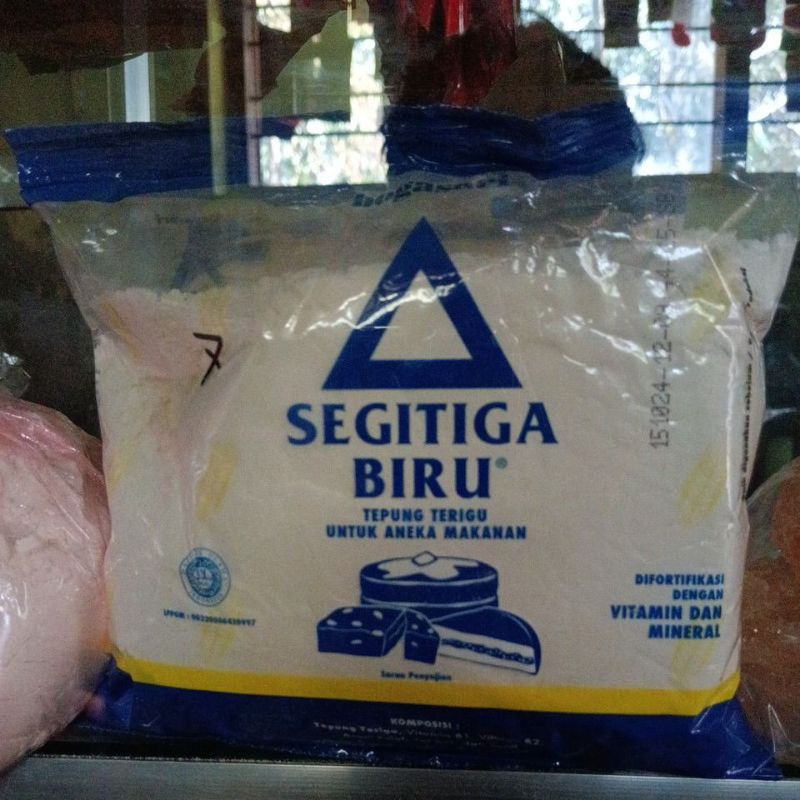 

terigu segitiga buru 1/2 kg